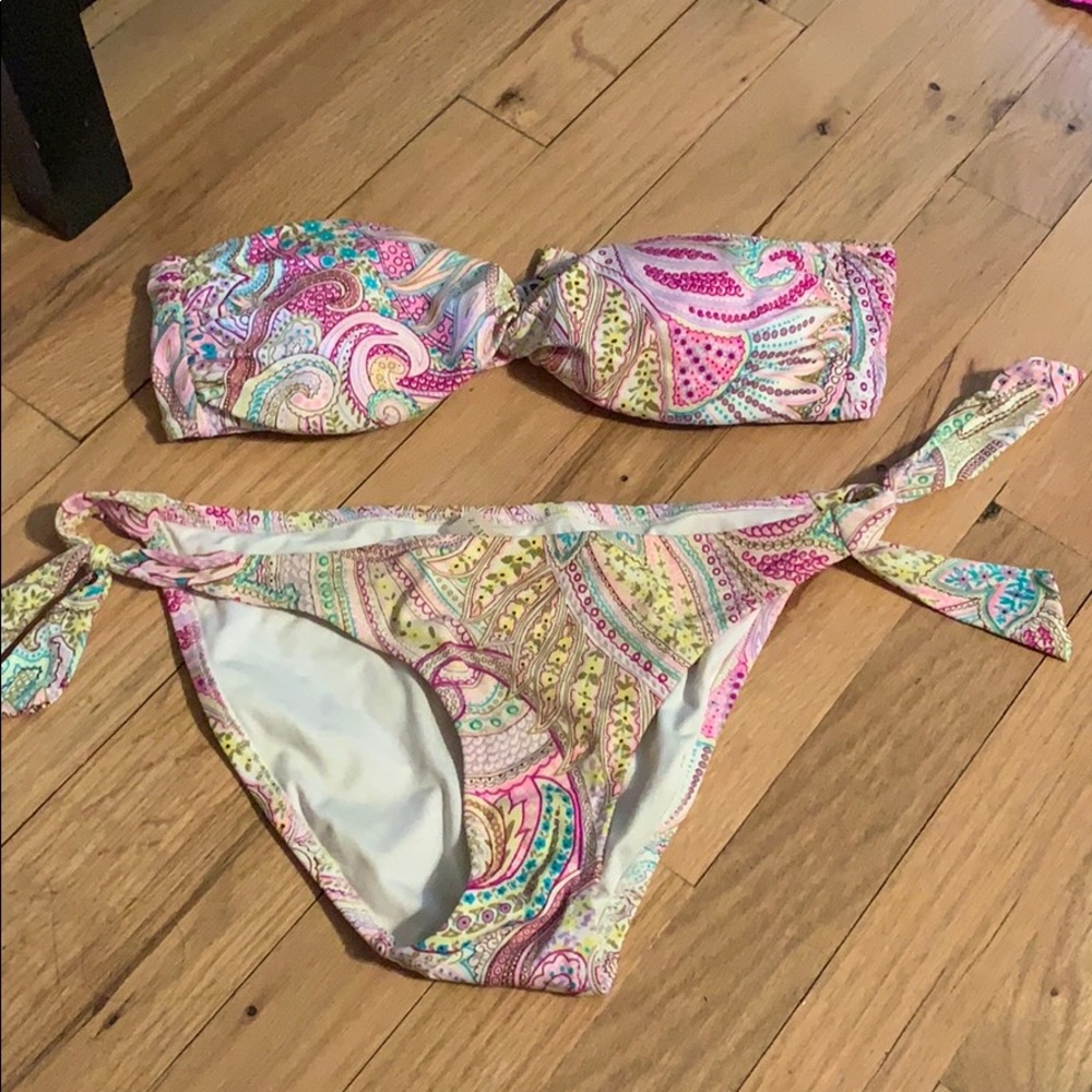 Victoria’s Secret bikini